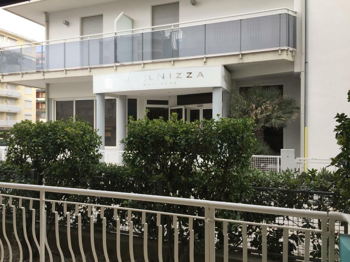 Piccolo Moderno Appartamento Sulla Spiaggia In Centro Lido di Jesolo Exteriör bild